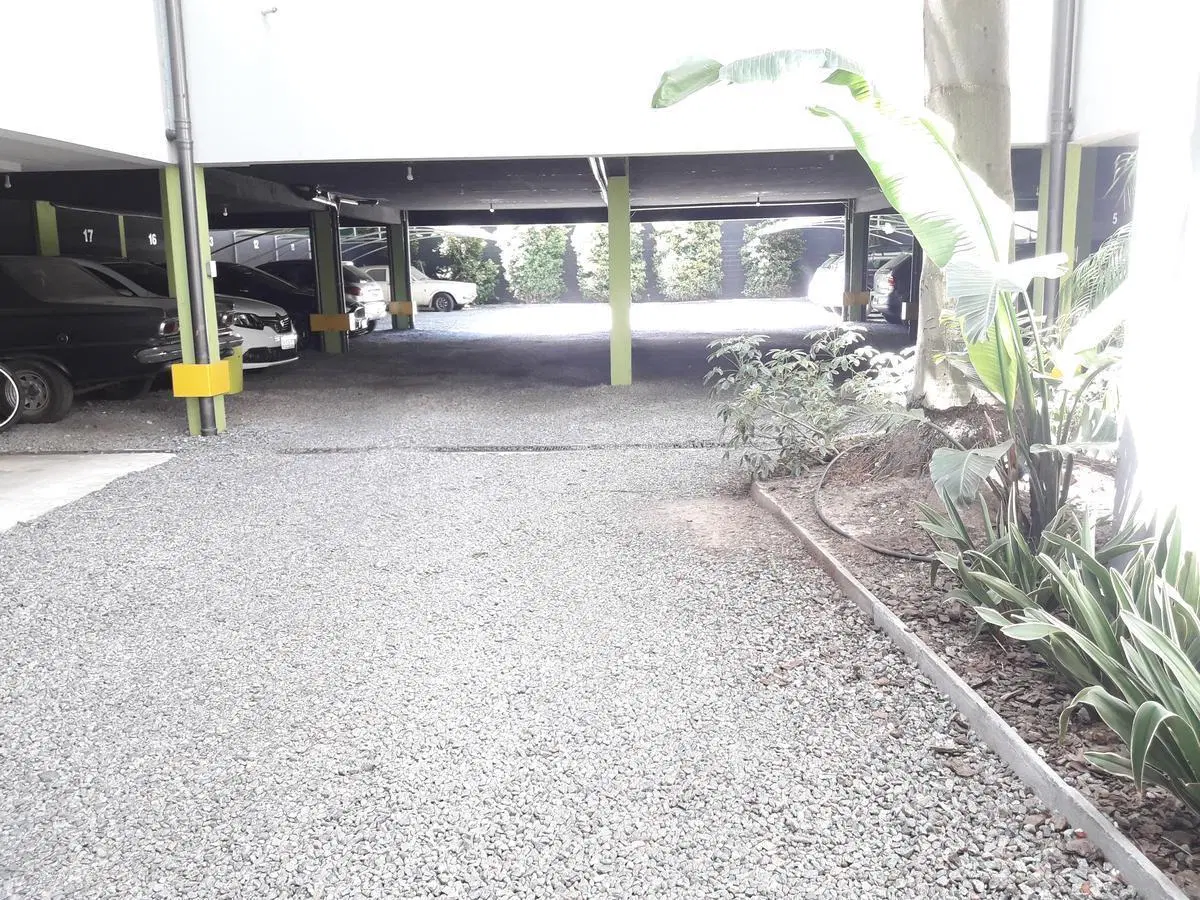 Cochera semicubierta - Banfield Oeste Centro 3