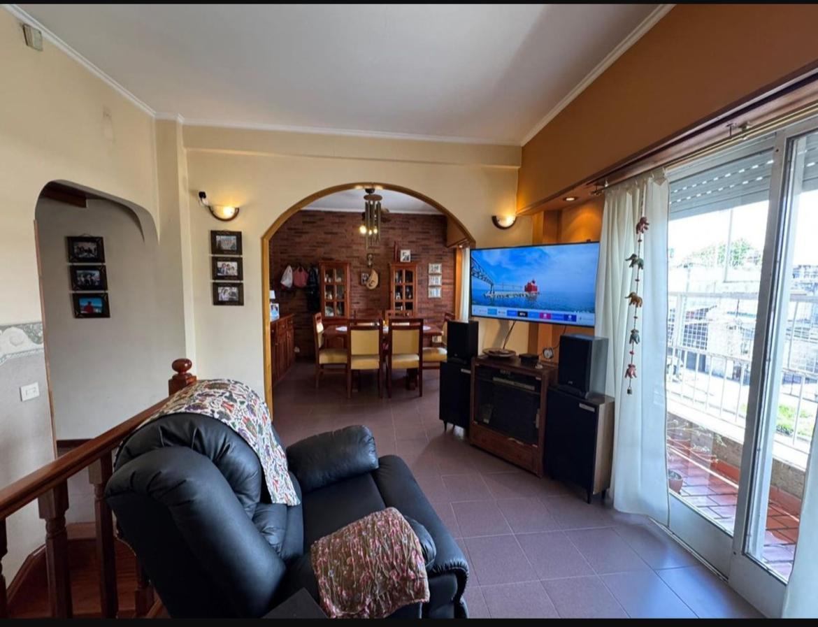 Foto de Departamento de 4 ambientes - Planta baja y primer piso unificados, imagen 3