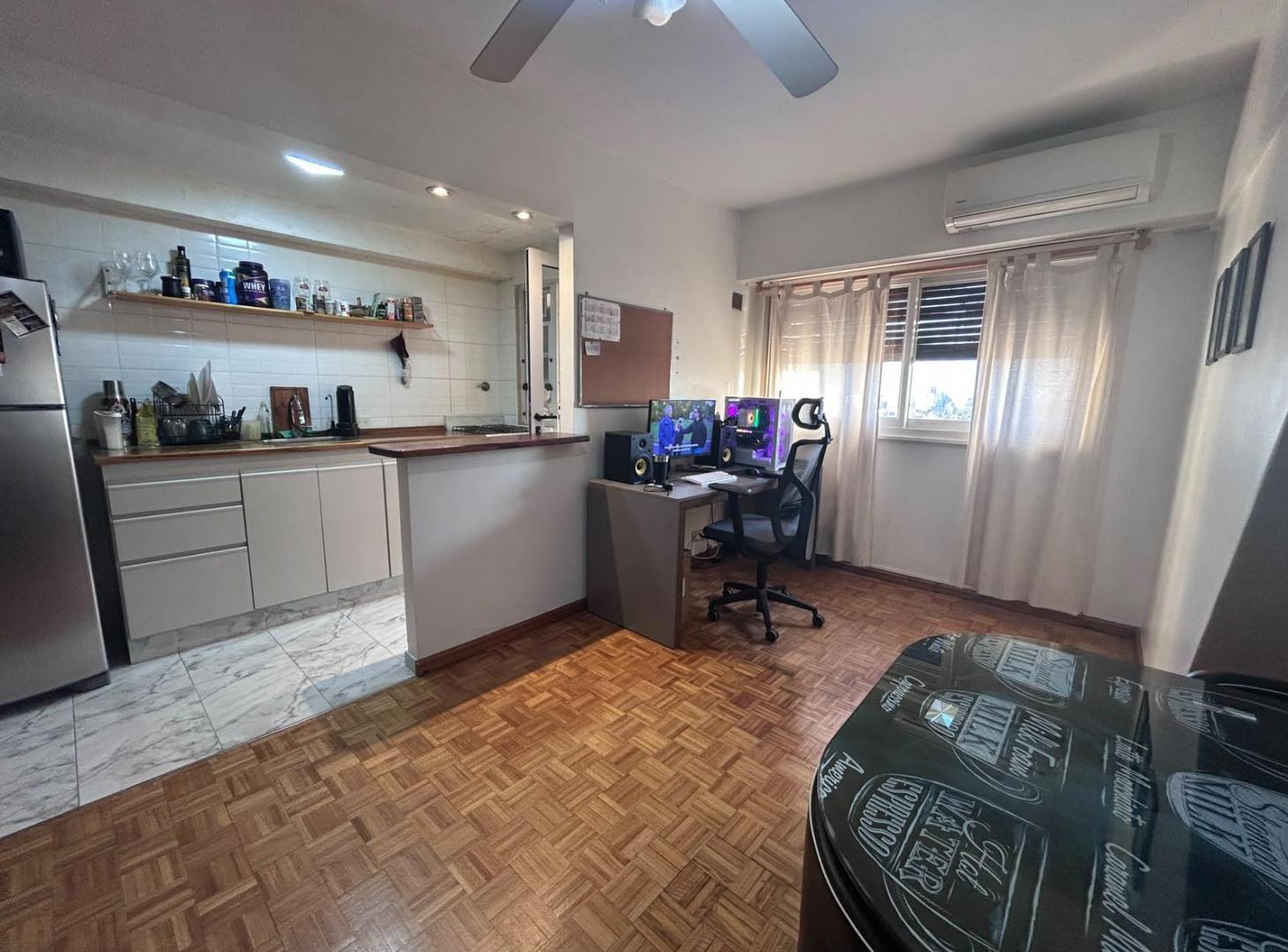 Foto de Amplio y luminoso 2 ambientes con Cocina Refaccionada y Seguridad 24 hs, imagen 1