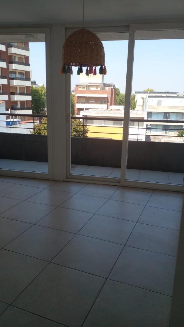 2 Ambientes Muy Lindo y Luminoso, con Balcón 5