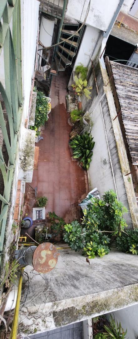 Excelente chalet a reciclar sobre Libertador