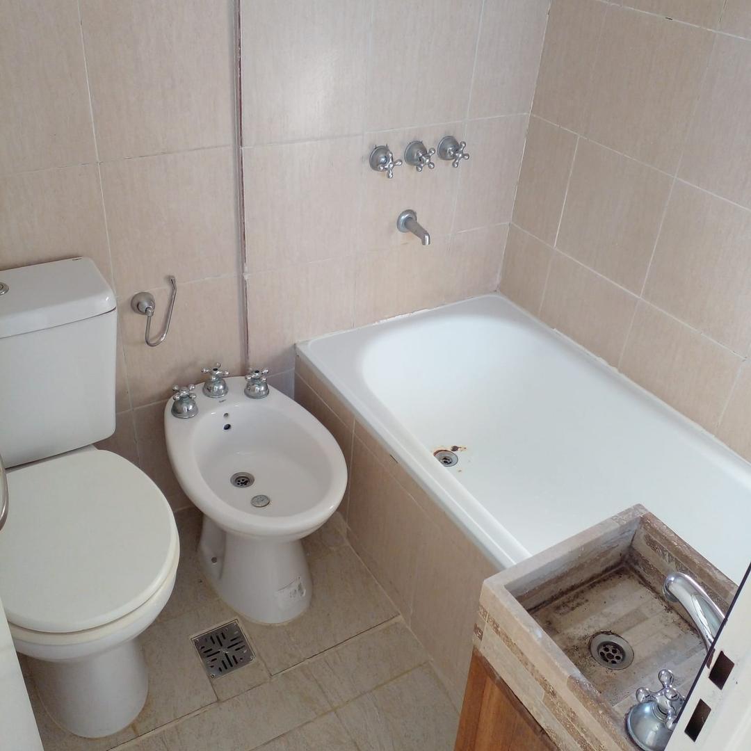 2 Ambientes en Muy Buen Estado, con Terraza 2