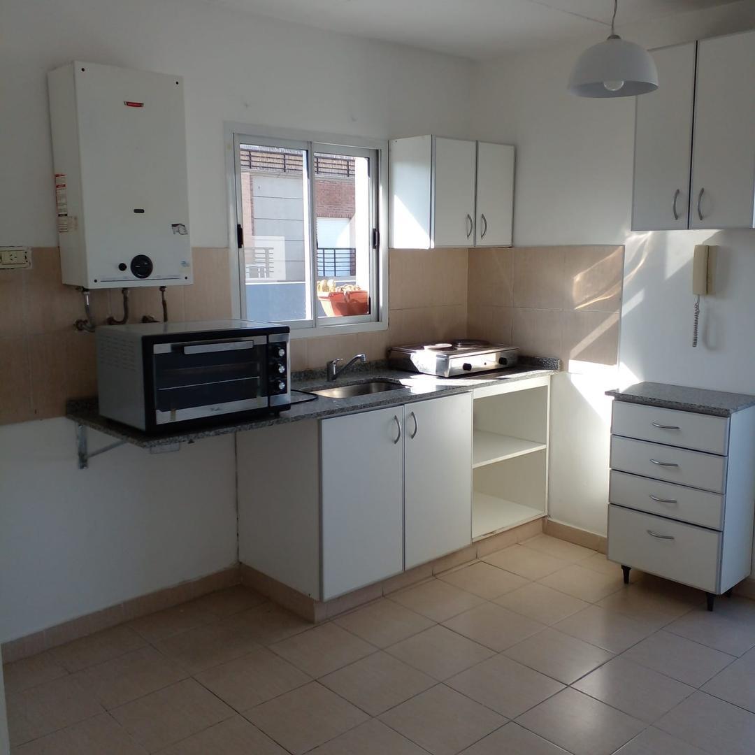 2 Ambientes en Muy Buen Estado, con Terraza 3