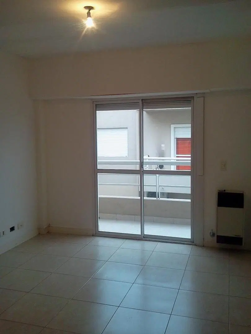 2 ambientes muy lindo y luminoso, con balcón 4