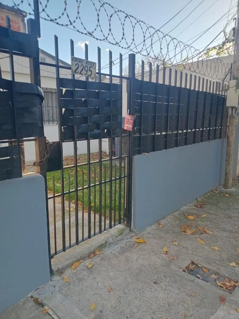 2 ambientes en buen estado, con jardin y lavadero 4