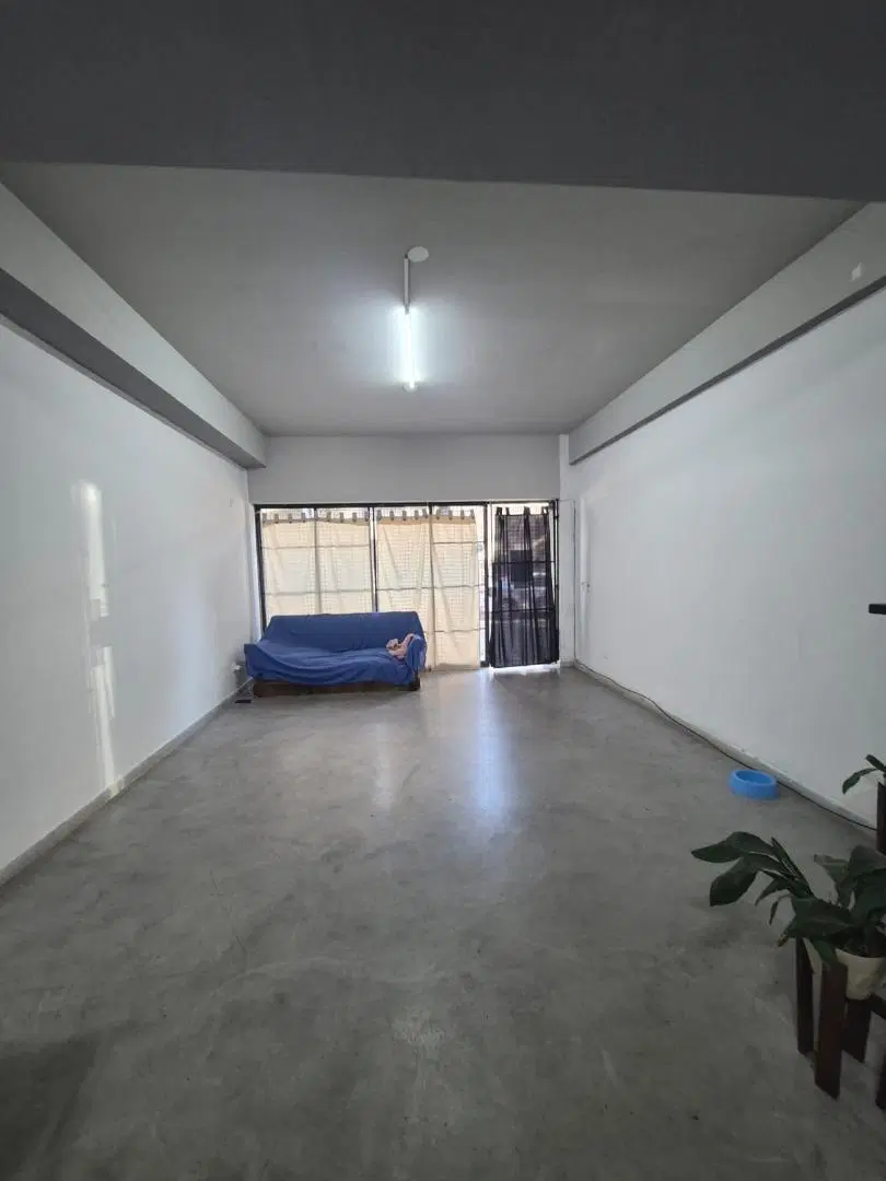 Local en venta, frente a estación de Victoria 3