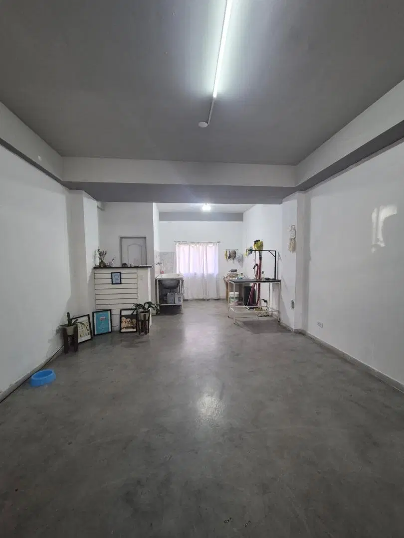 Local en venta, frente a estación de Victoria 5