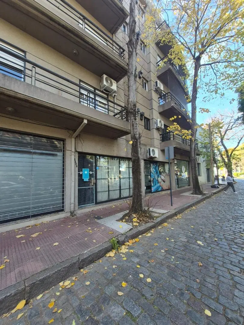 Local en venta, frente a estación de Victoria 7