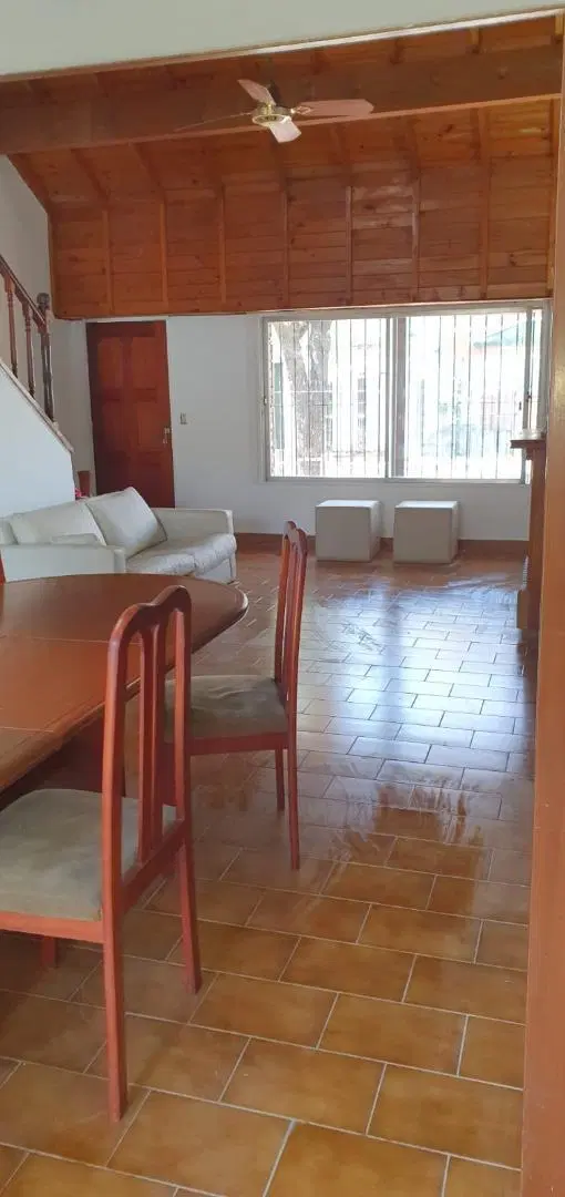 Hermosa casa de 4 ambientes con jardin y garage 4