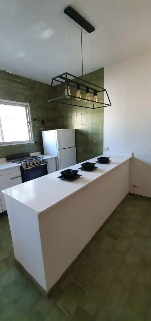 Hermosa casa de 4 ambientes con jardin y garage 2
