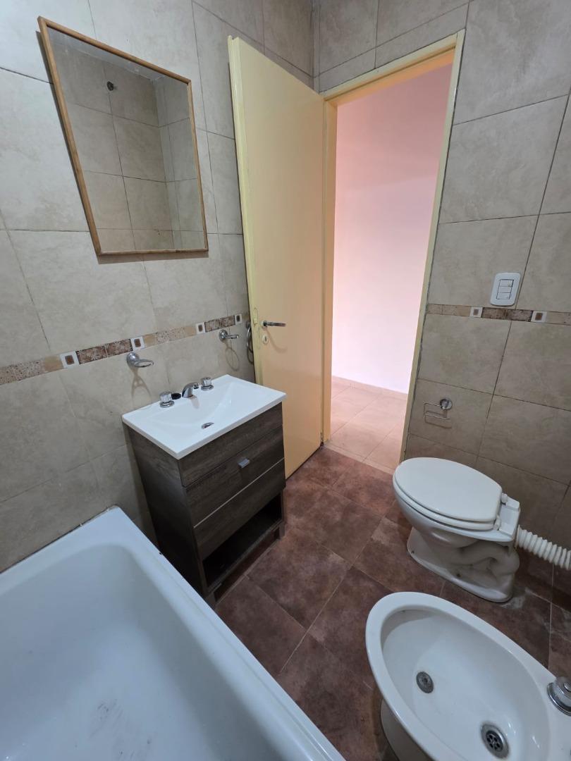 Foto de Muy lindo departamento 2 ambientes por escalera, imagen 3
