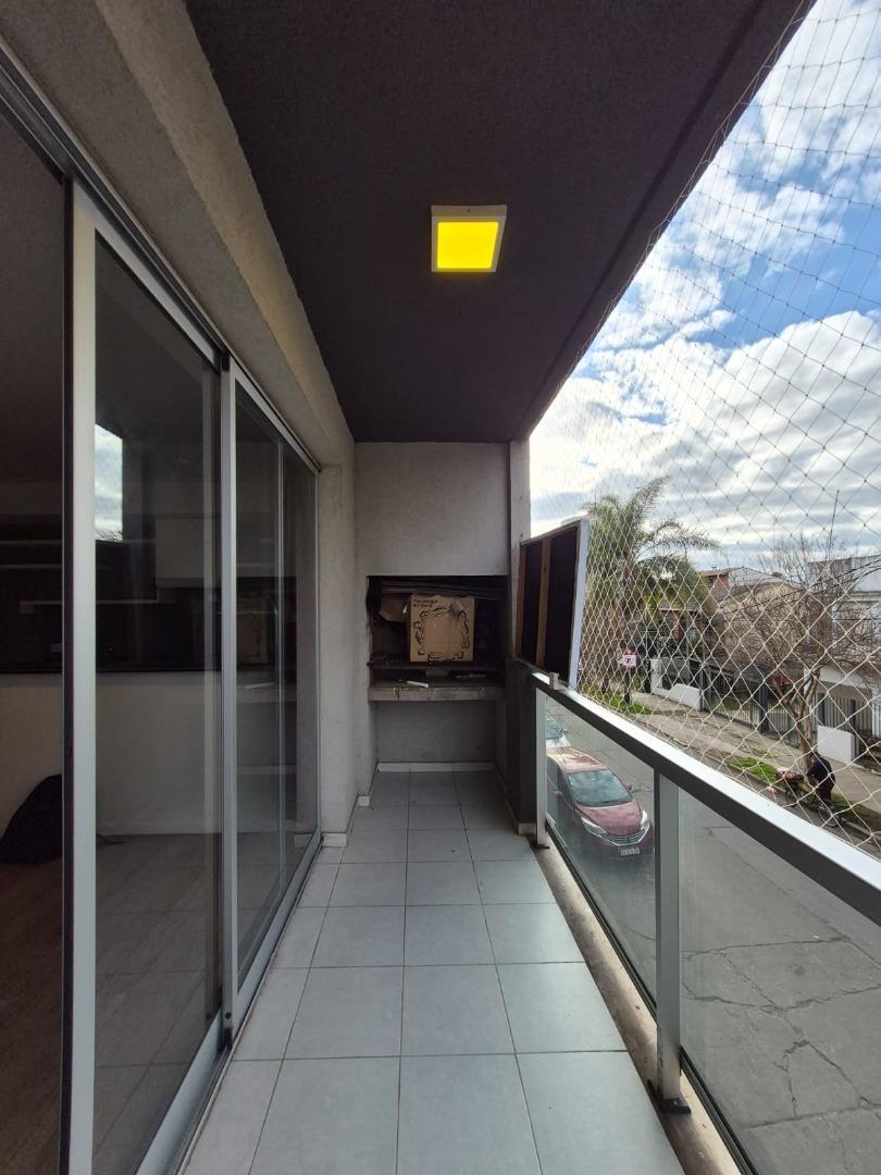 Foto de Muy lindo 2 ambientes en excelente estado, con balcon y cochera, imagen 3