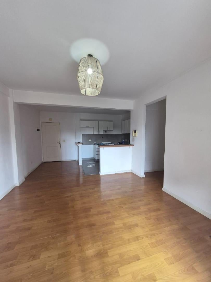Foto de OPORTUNIDAD! DEPARTAMENTO 2 AMBIENTES CON COCHERA, imagen 2