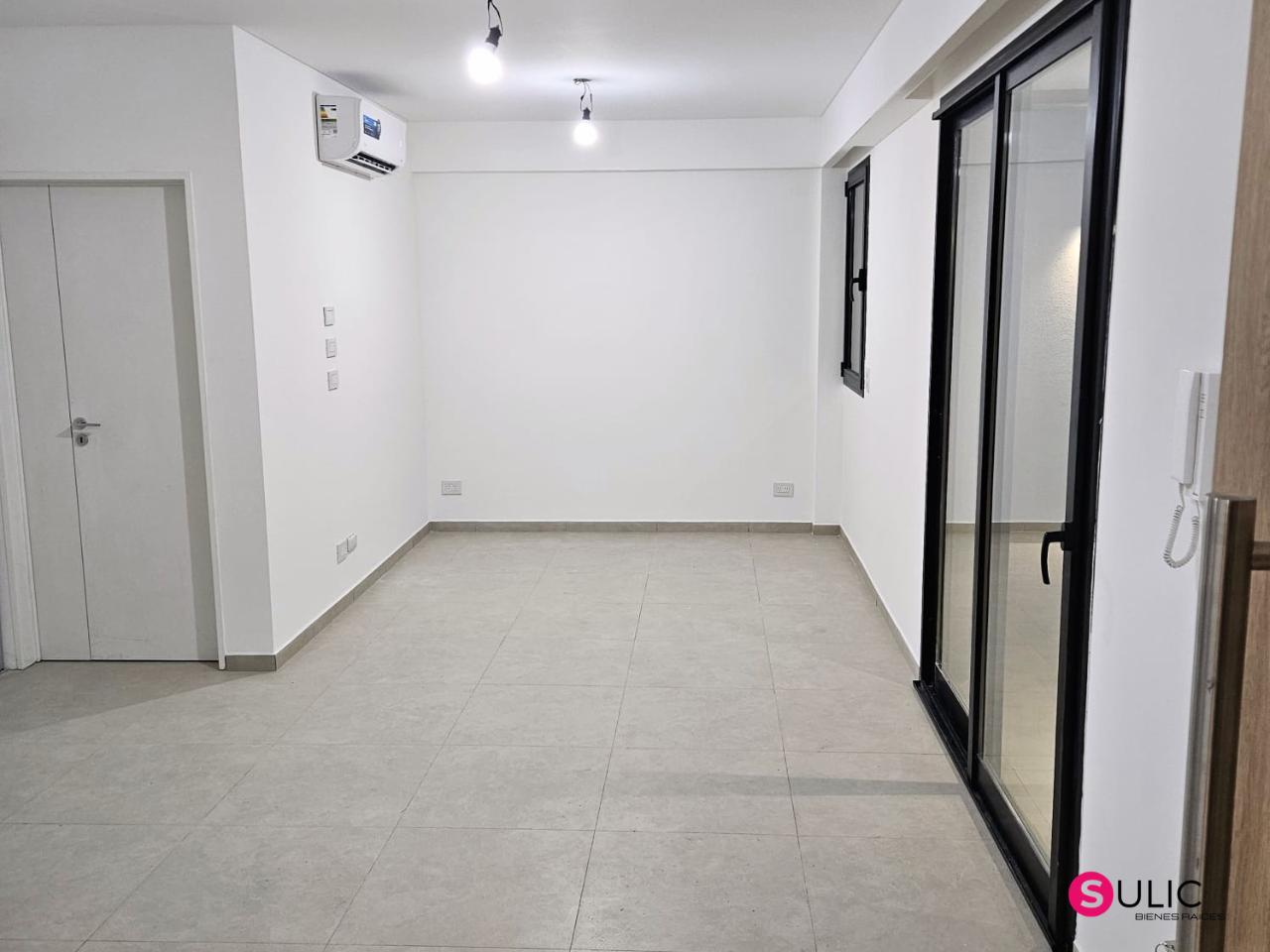 Foto de MONOAMBIENTE EN VENTA CON PATIO PROPIO - VILLA PUEYRREDON, imagen 3
