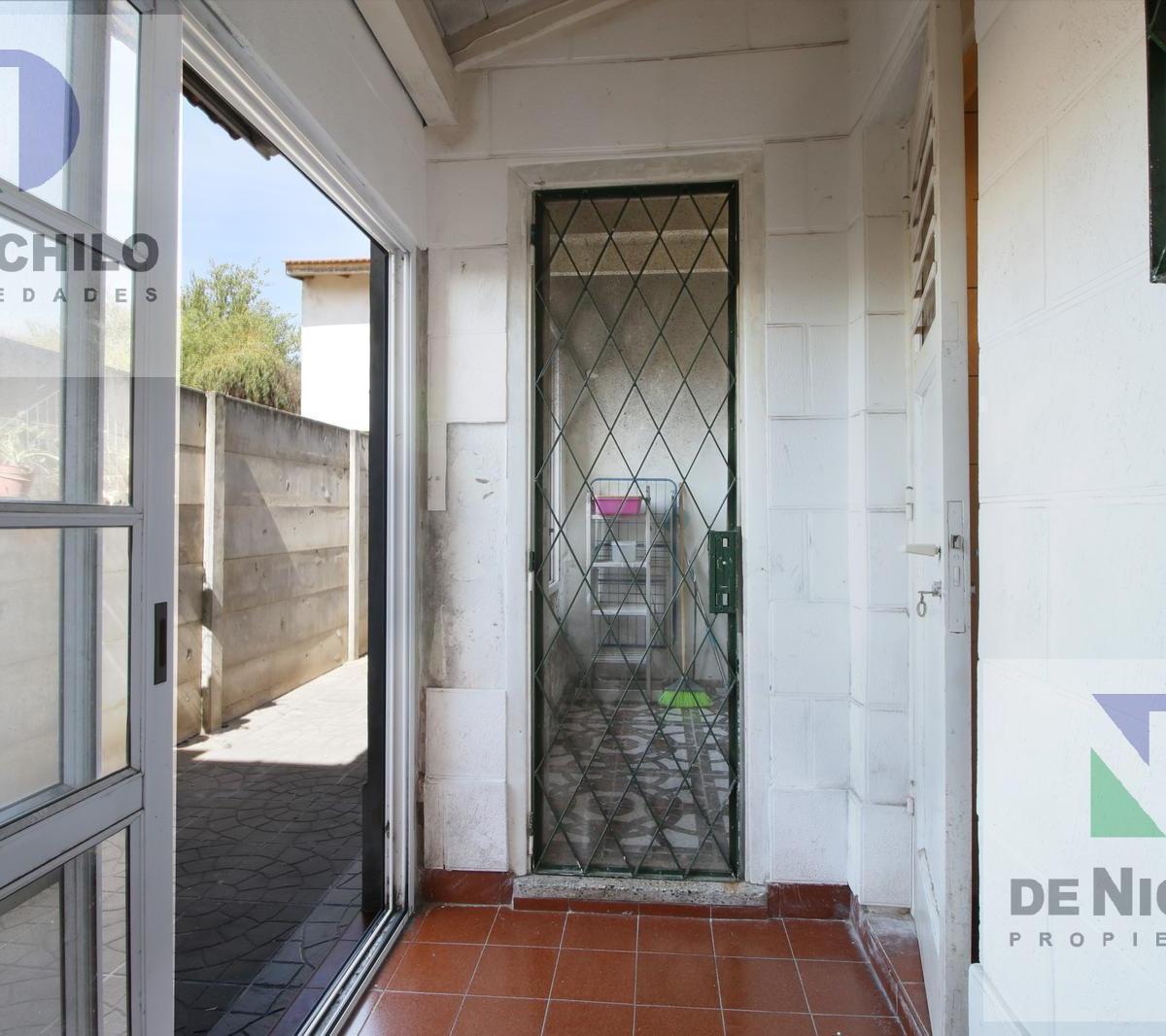 Venta Casa Chalet de 4 Amb. con Fondo y Parrilla en Berazategui, Oportunidad! Apta Credito 4