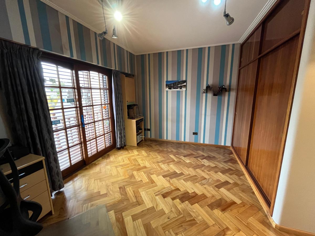 Casa 5 Ambientes con Cochera y Parque 3