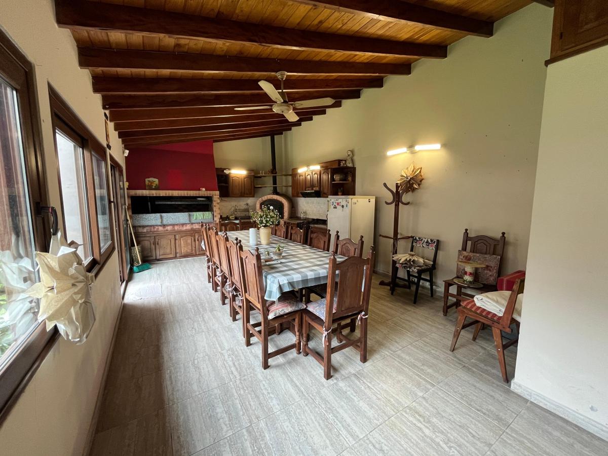 Casa 5 Ambientes con Cochera y Parque 4