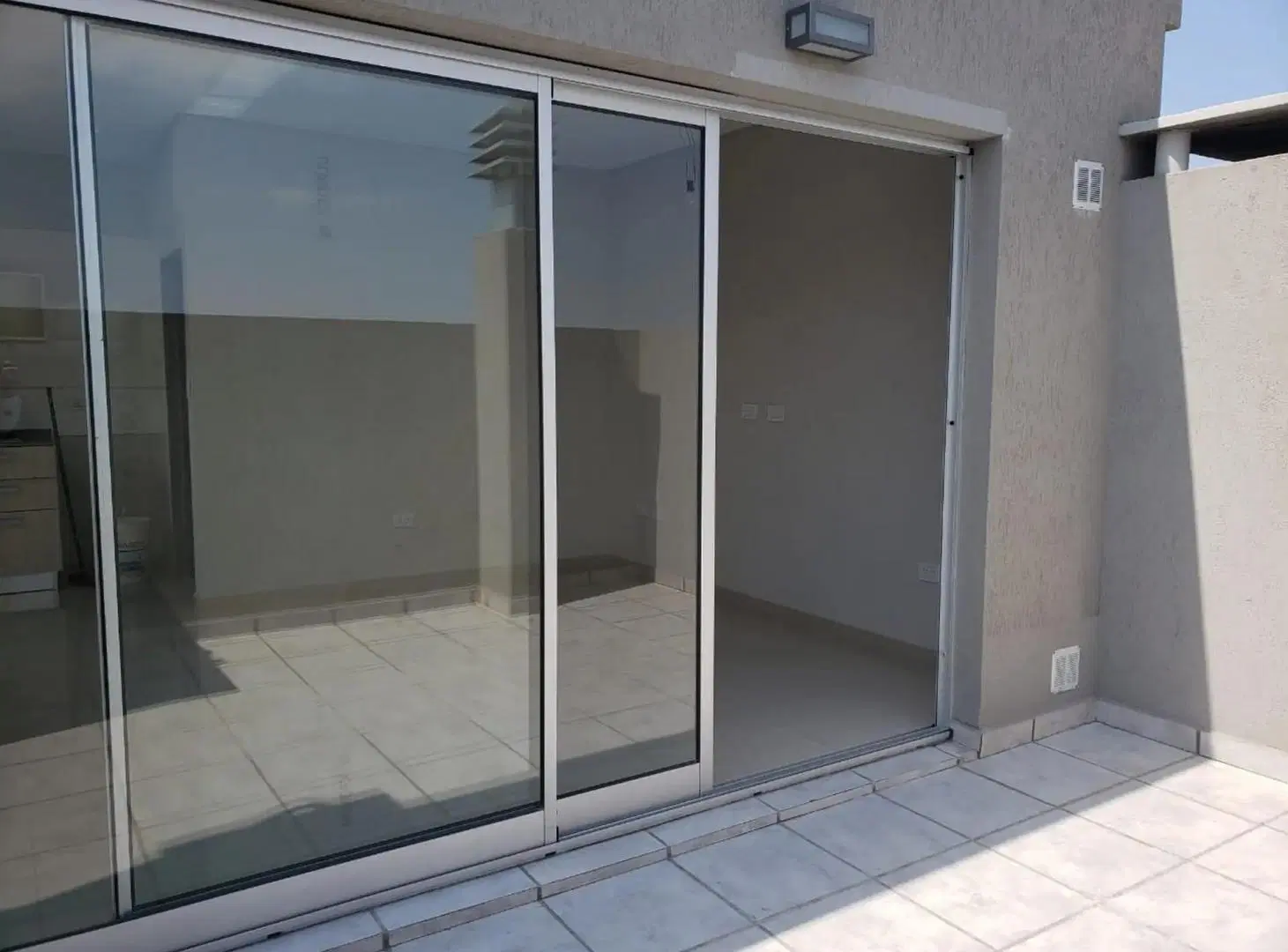 Monoambiente en alquiler con patio, parrilla y cochera opcional 5