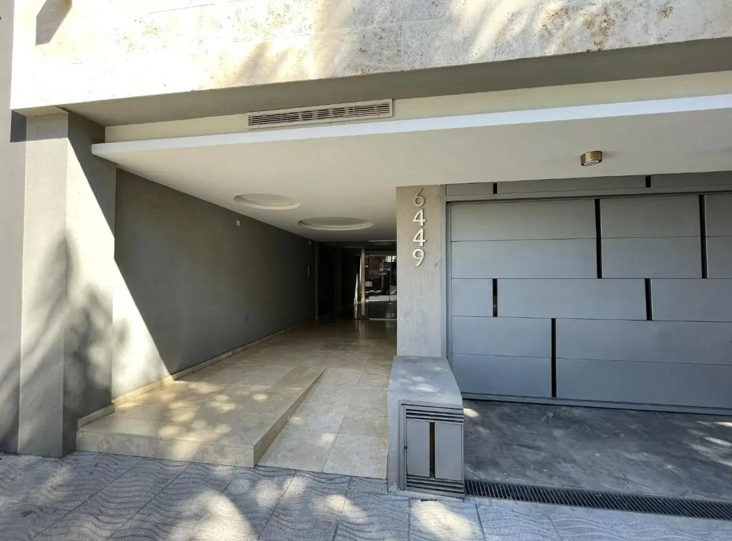 Monoambiente en alquiler con patio, parrilla y cochera opcional 1