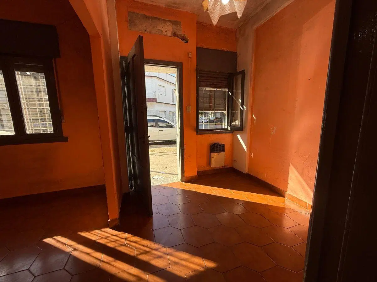 Casa en planta baja con local, cochera y patio | Ideal vivienda o inversión 2