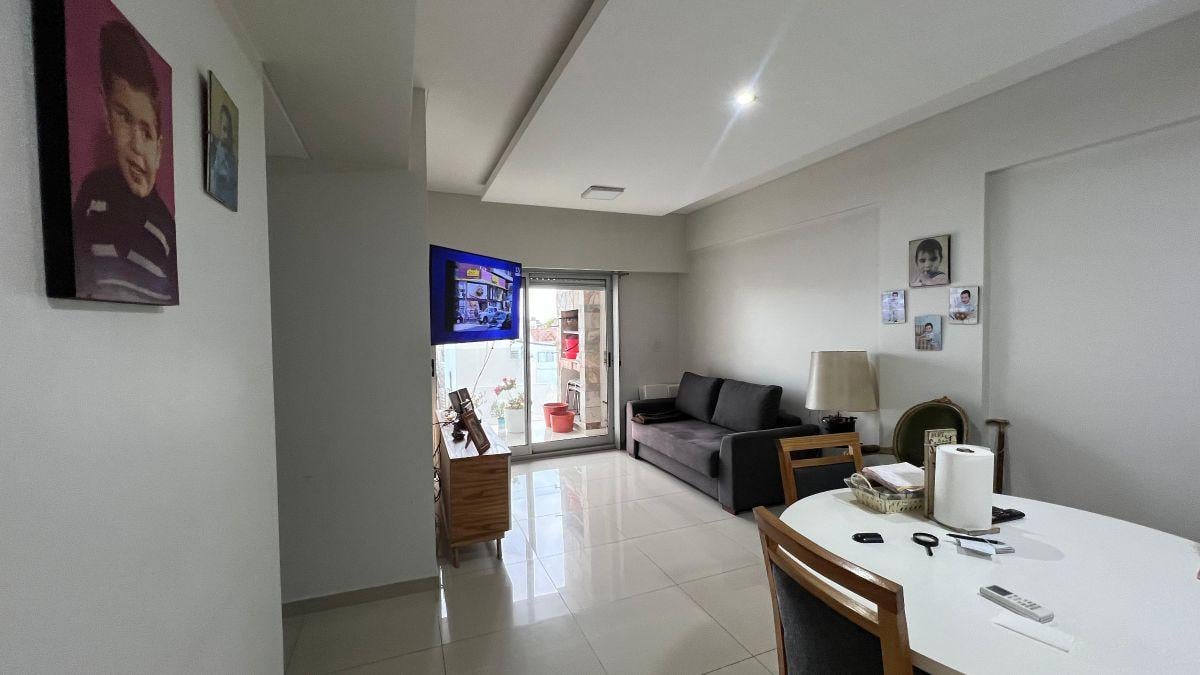 Foto de Departamento tres ambientes c/frente con cochera cubierta en Barrio Naón, imagen 2
