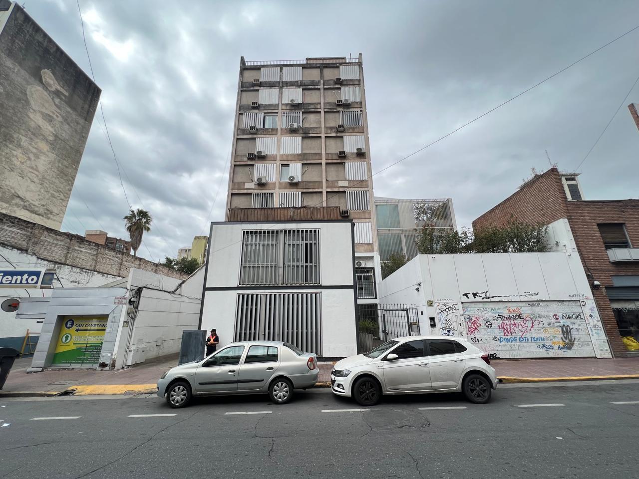 LUJOSO PISO EN VENTA BARRIO CENTRO CIUDAD DE CORDOBA - CON COCHERA- APTO CREDITO-.