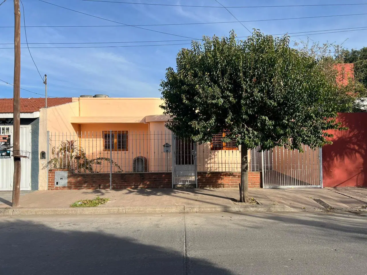 ALQUILO CASA - 3 DORMITORIOS CON PATIO BARRIO VILLA ADELA 8