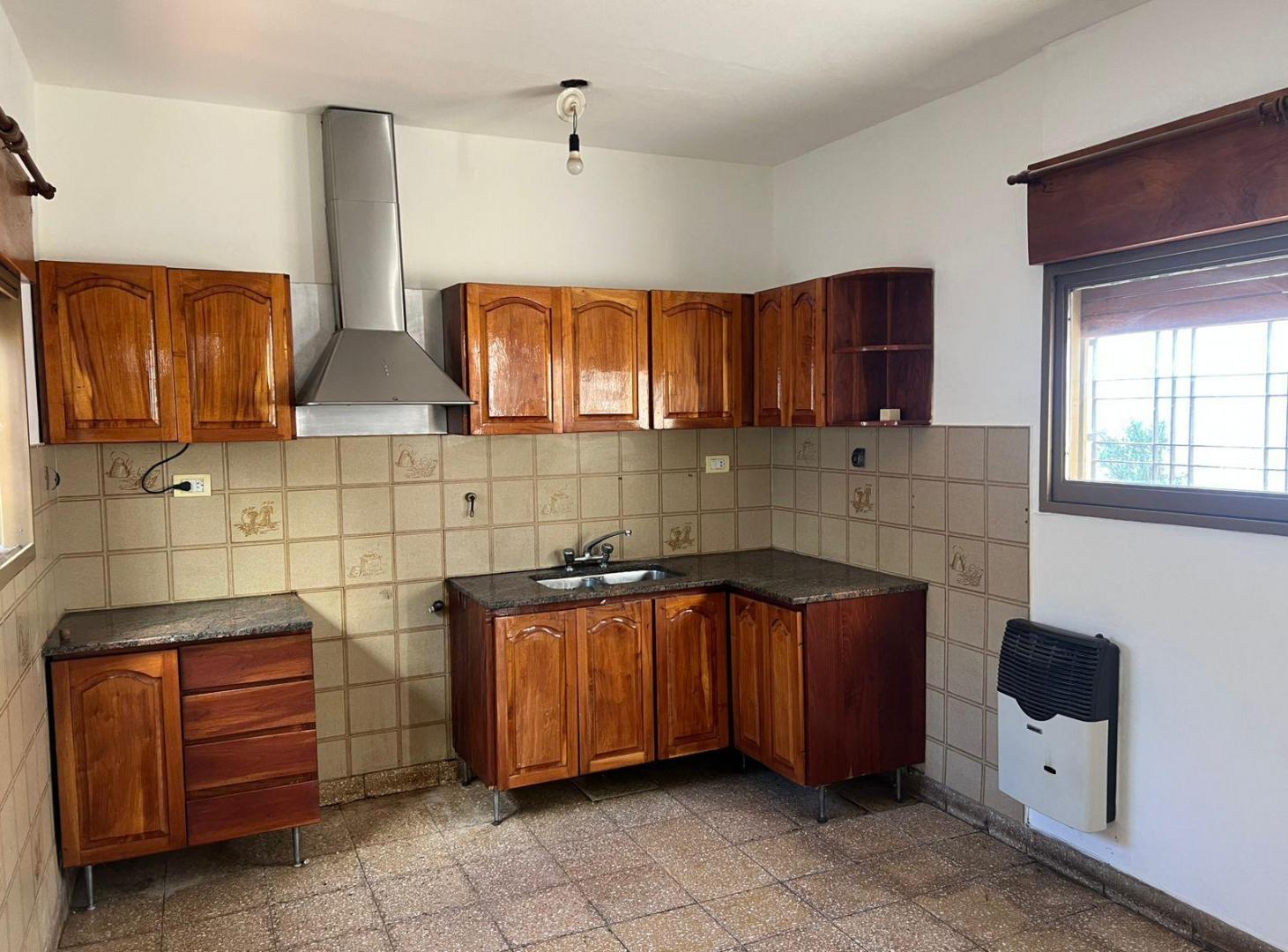 Foto de CASA EN VENTA BARRIO ALTO ALBERDI CON COCHERA- APTA CREDITO - AMPLIA Y, imagen 1