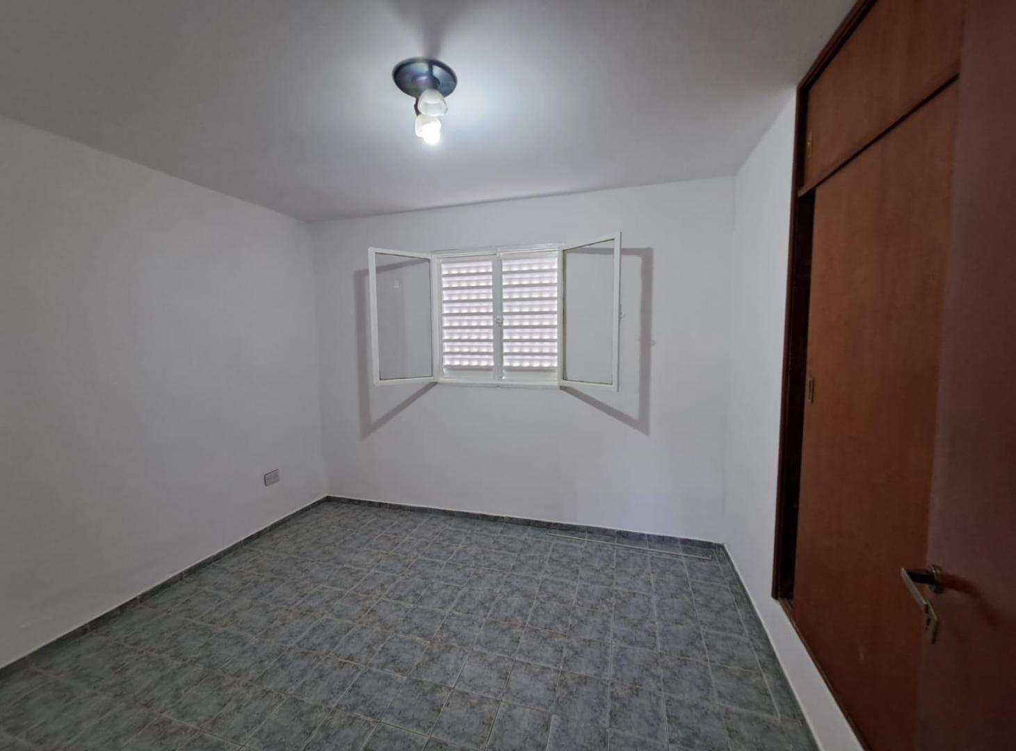 Foto de ALQUILO DEPARTAMENTO 1 DORMITORIO CON COCHERA -BARRIO CRISOL SUD, imagen 2