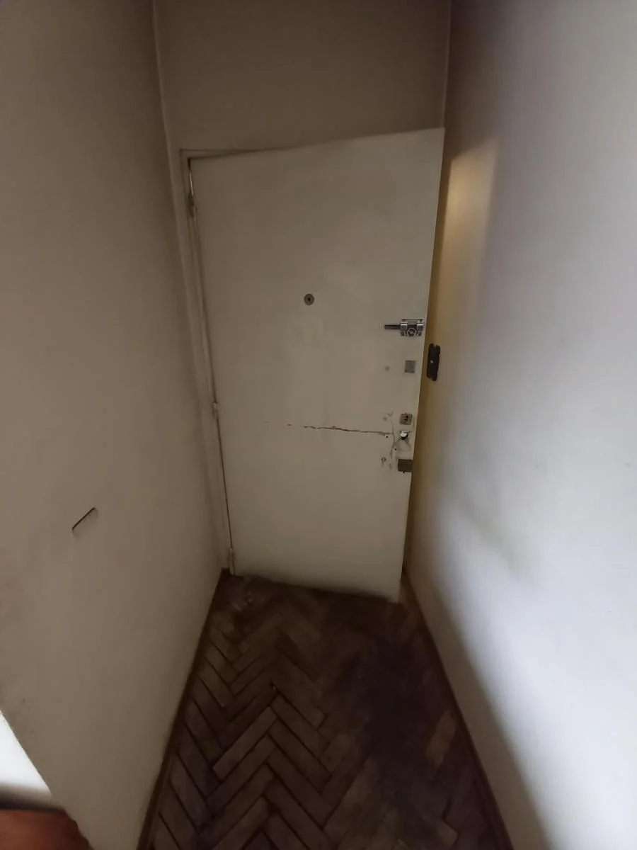 Foto de Departamento de 3 ambientes con amplio balcón a reciclar., imagen 4