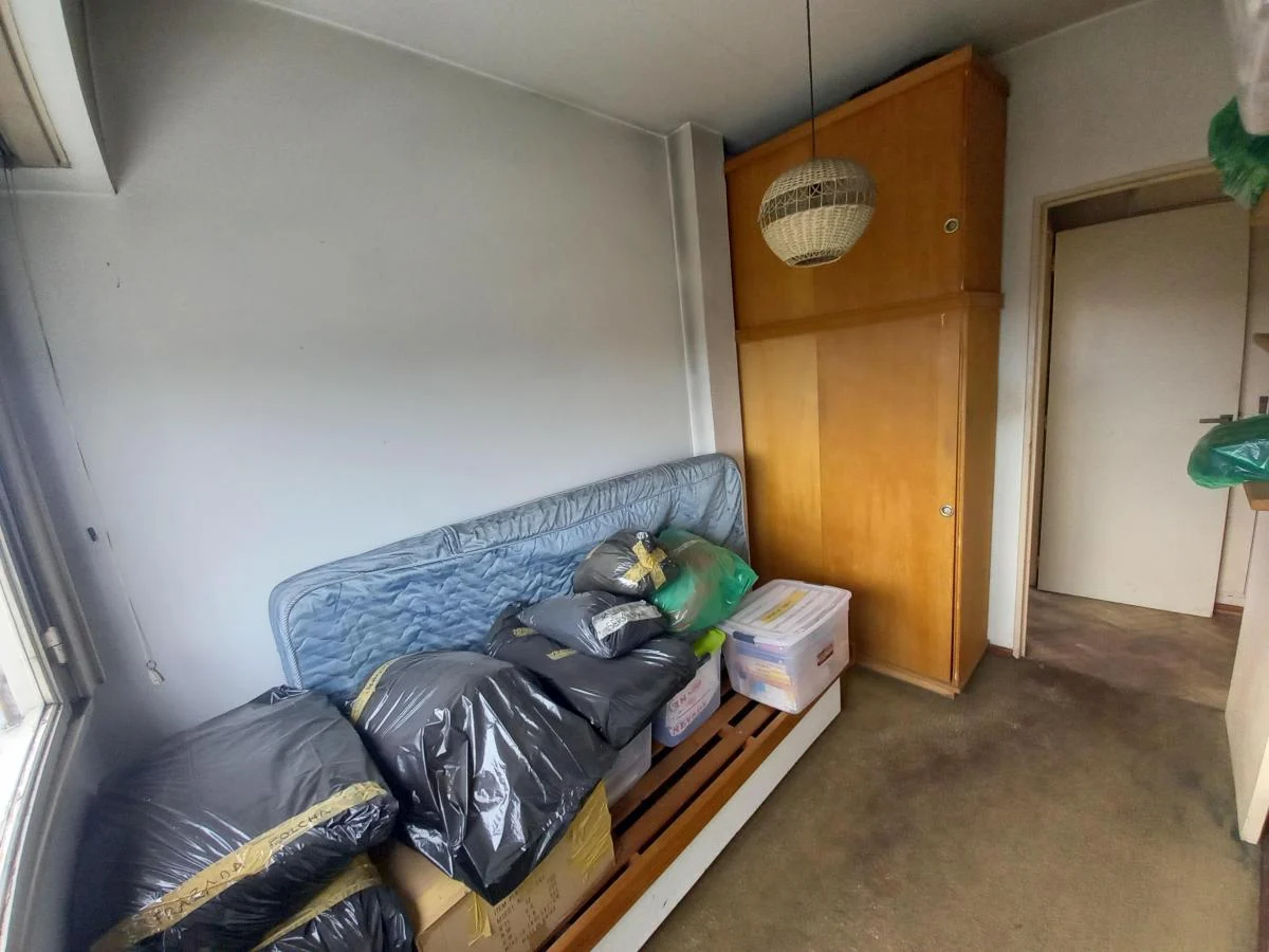 Foto de Departamento de 3 ambientes con amplio balcón a reciclar., imagen 3