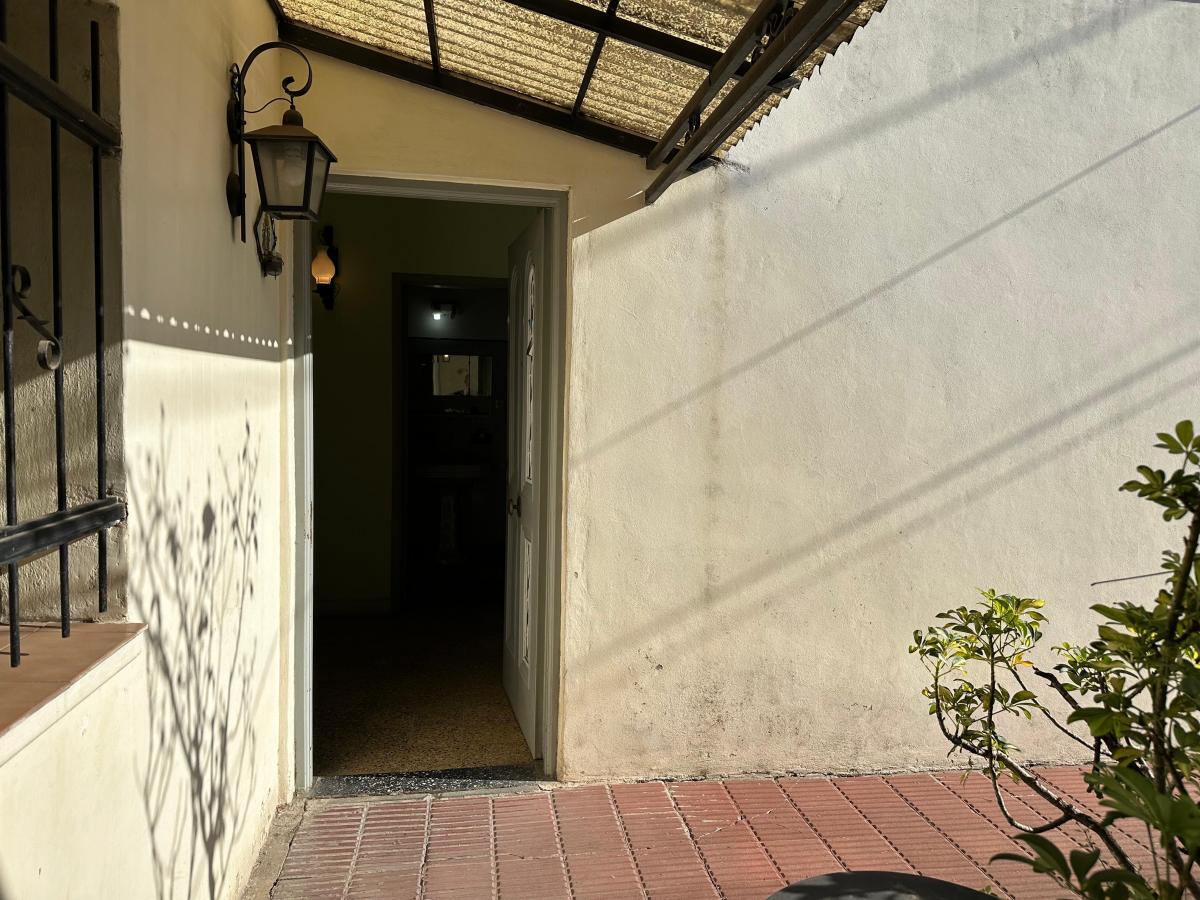 Venta Casa 3 Amb con Amplio Jardin 4
