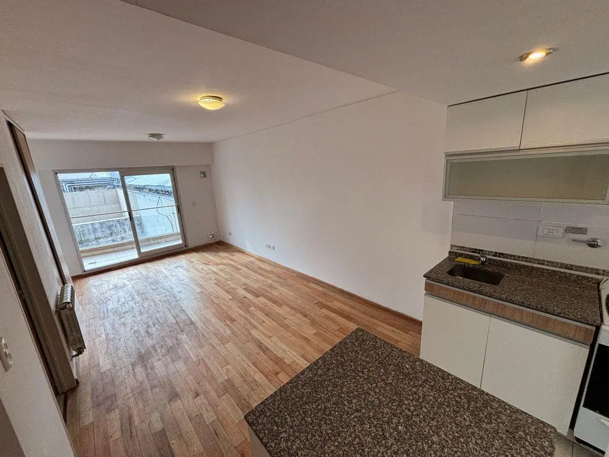 Monoambiente Con Balcon Apto profesional En Alquiler. 2