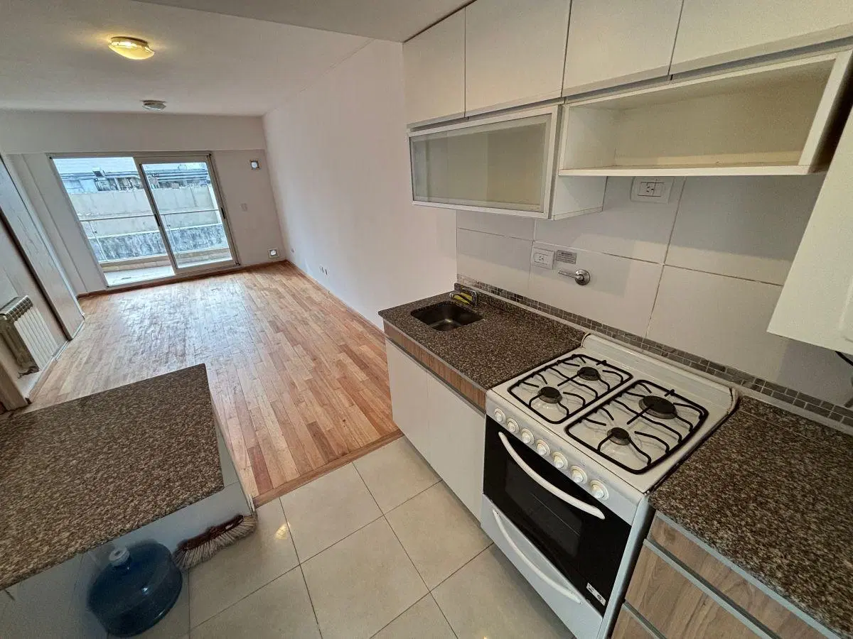 Monoambiente Con Balcon Apto profesional En Alquiler. 1