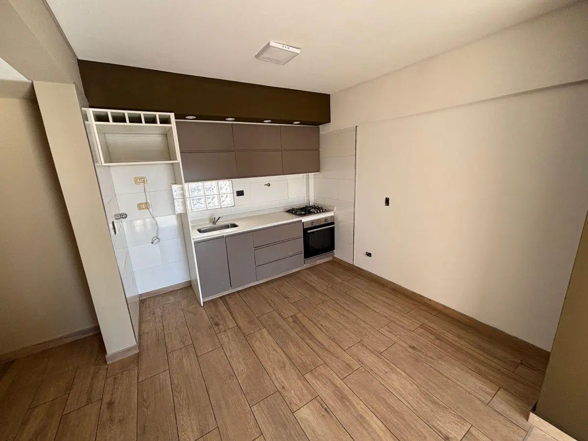 Departamento de 3 ambientes en alquiler con cochera y balcon terraza. 3