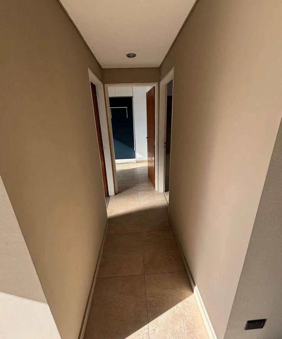 Departamento de 3 ambientes en alquiler con cochera y balcon terraza. 4
