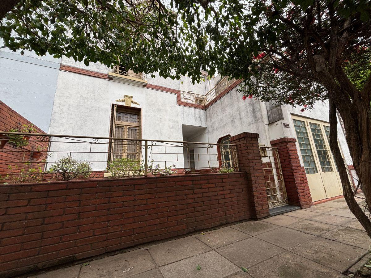 Foto de Venta Casa de 4 ambientes con cochera, imagen 1