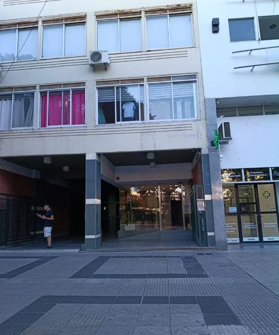 Excelente Monoambiente Luminoso Rodeado de Universidades 4