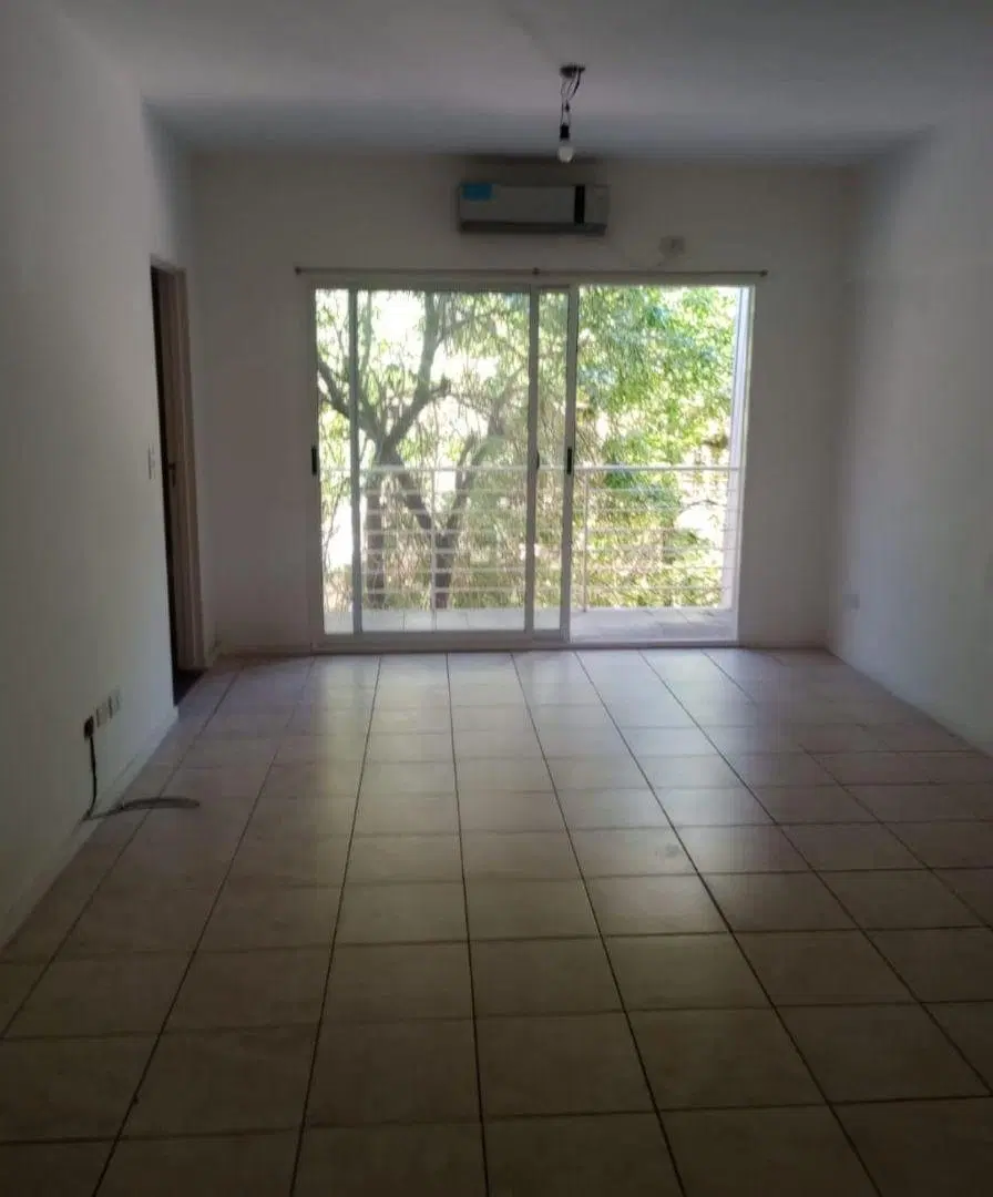 Departamento con balcón aire acondicionado Monserrat 3