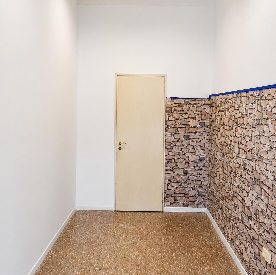 Foto de PARQUE CHACABUCO -AV. EVA PERON AL 2081 - LOCAL DE 38 MTS APROX., imagen 2
