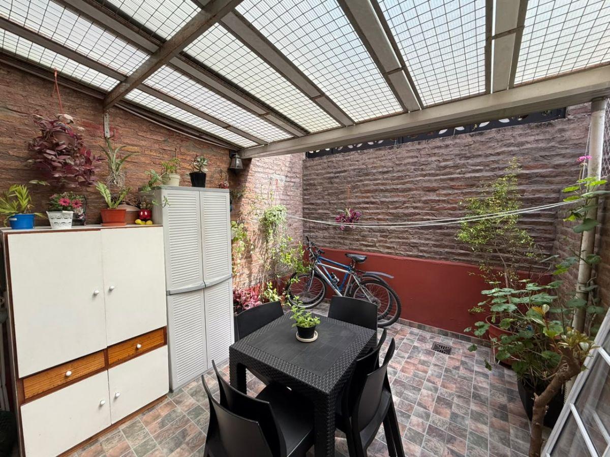 Foto de TRÍPLEX 4 AMBIENTES CON GARAGE, PATIO Y SUITE – APTO CRÉDITO – PARQUE, imagen 5