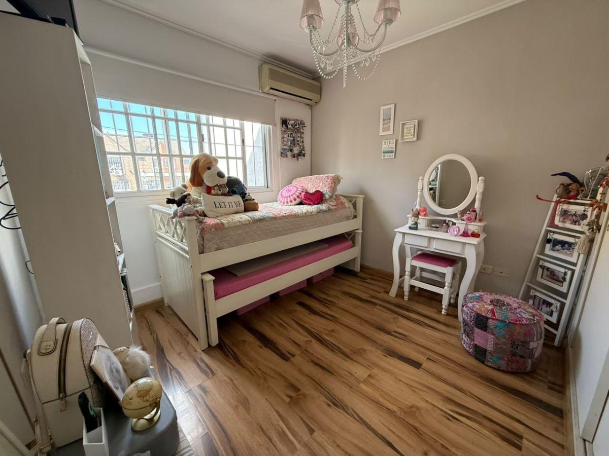 Foto de TRÍPLEX 4 AMBIENTES CON GARAGE, PATIO Y SUITE – APTO CRÉDITO – PARQUE, imagen 3