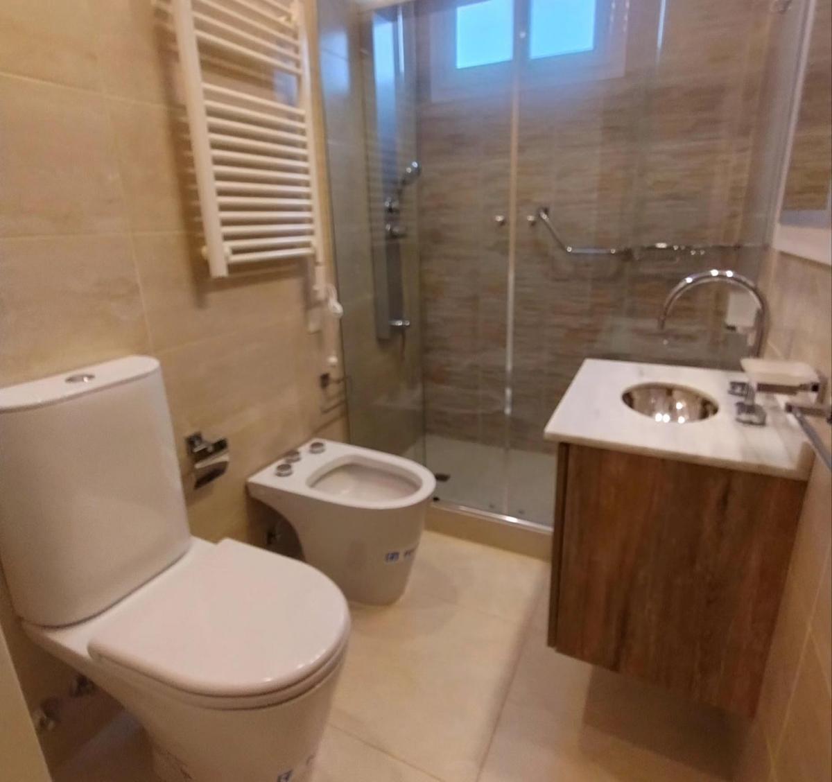 Foto de Depto 2 amb, reciclado a nuevo, piso 4, se vende amoblado, impecable, imagen 4