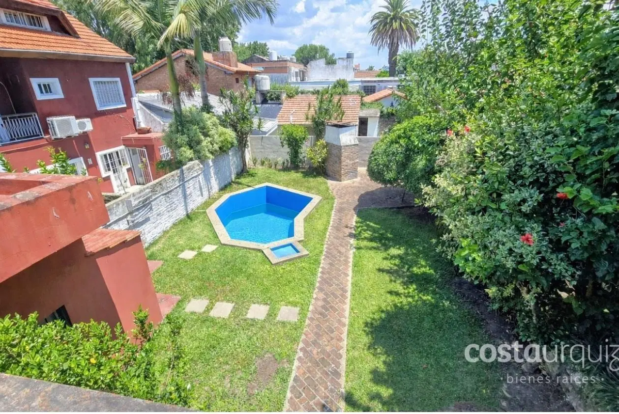 Casa en Martínez, 380 m2 de terreno, 3 dormitorio, amplio jardín y pileta. 3