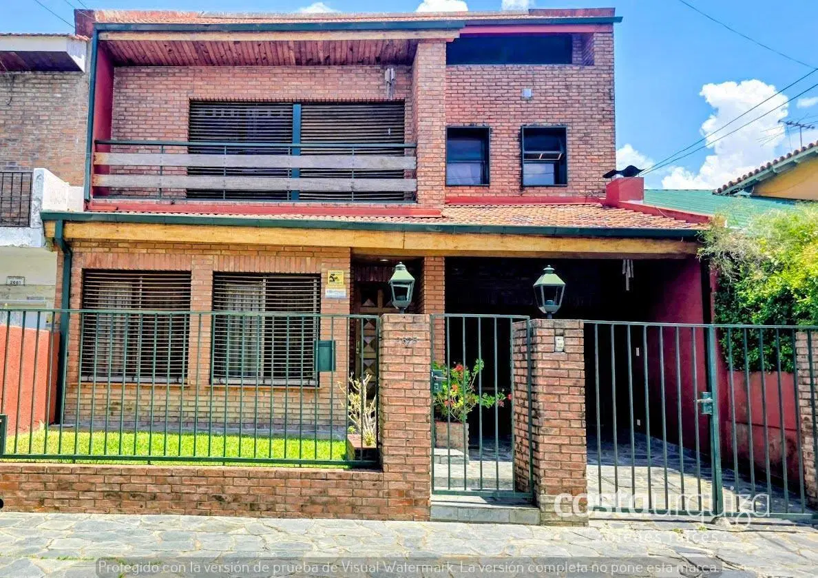 Casa en Martínez, 380 m2 de terreno, 3 dormitorio, amplio jardín y pileta. 4