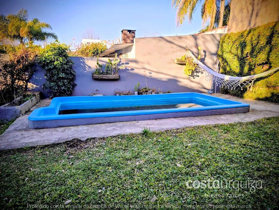 Casa en San Isidro - gran jardín - parrilla cubierta - pileta (400 m2 de lote) 4