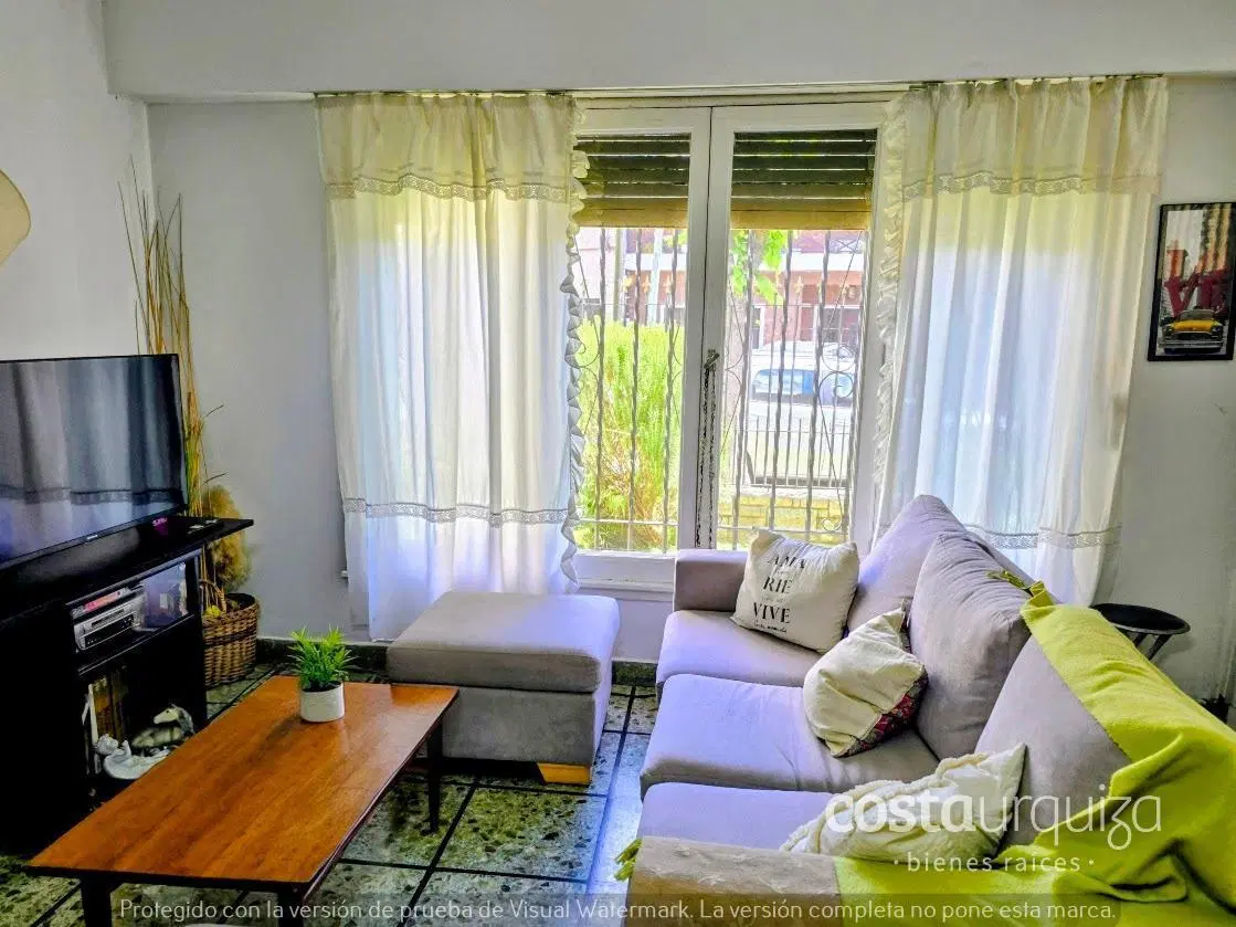 Casa en San Isidro 3 dormitorios,  jardín y parrilla 2