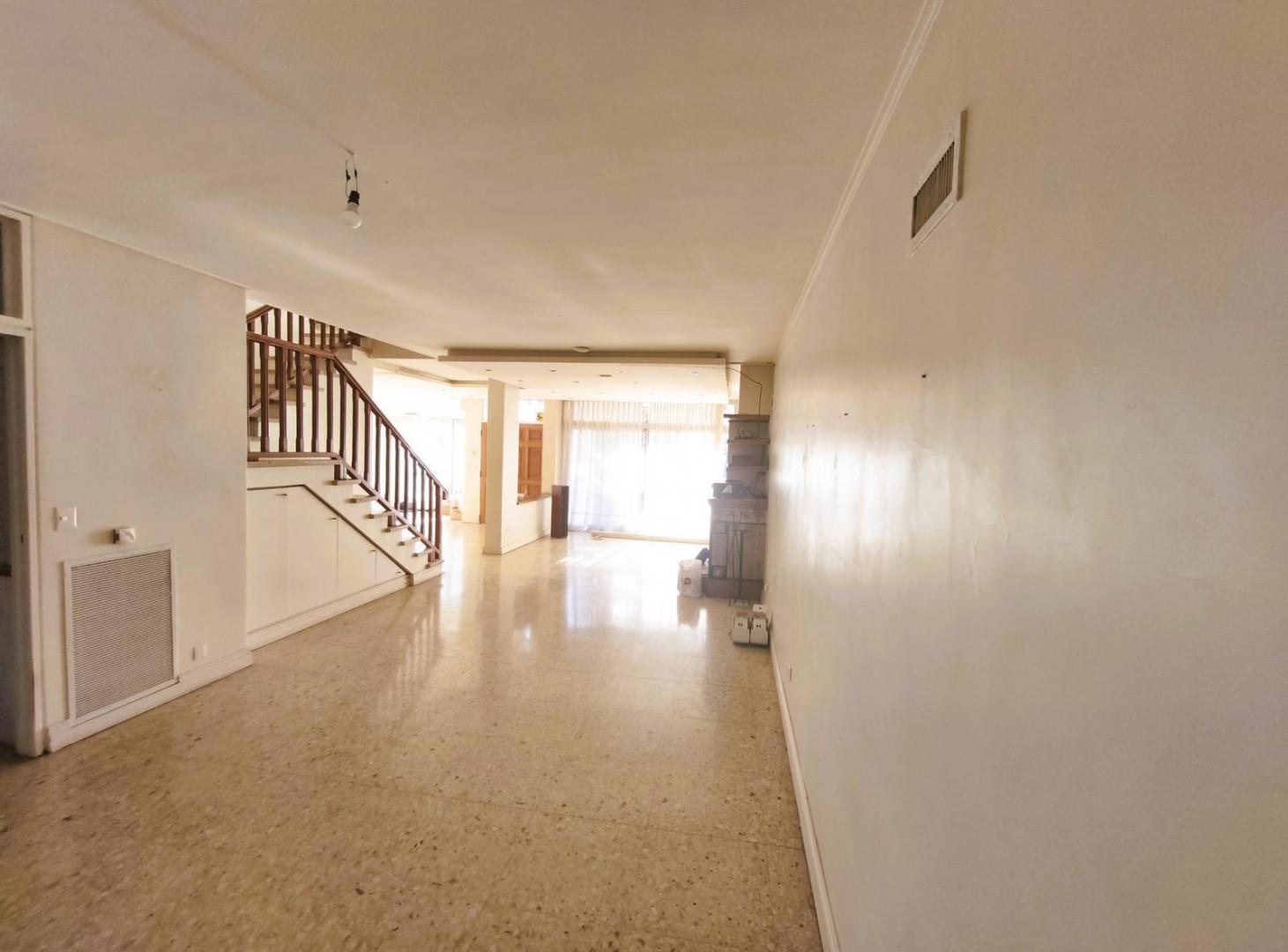 Foto de Muy buena casa entre Maipu y Vias, imagen 1