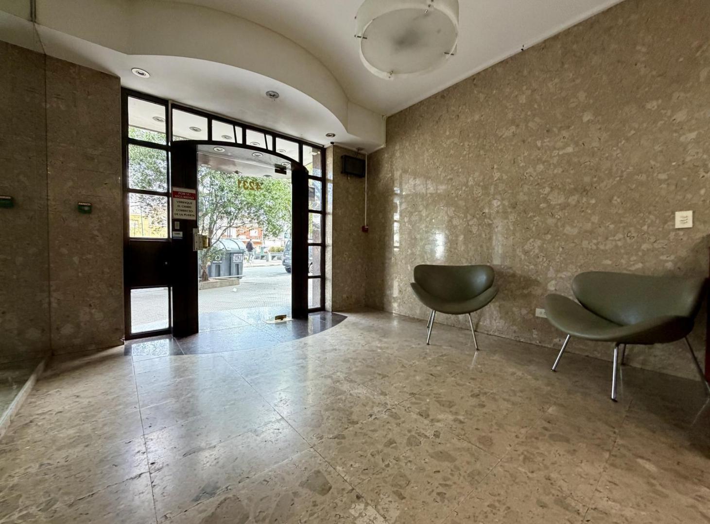 Foto de Departamento de 2 ambientes con vista abierta sobre Boulevard San Isidro, imagen 3