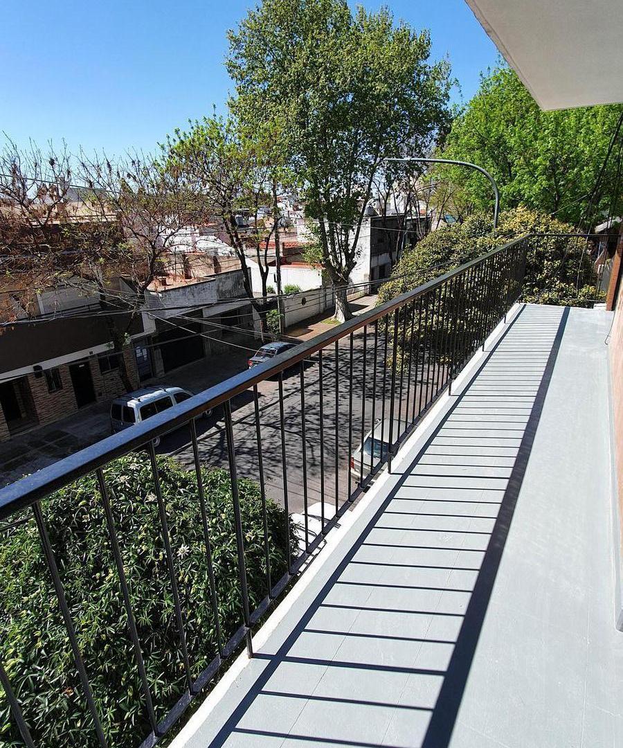 Foto de Departamento de 3 ambientes muy luminoso a la calle. Balcon corrido, imagen 2